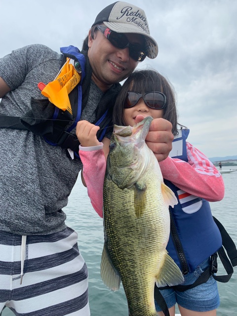8月29日琵琶湖ガイドはジャスターフィッシュ3.5ネイルリグでビッグ狙いでジャスターフィッシュ2.5で小2の女の子に初めての琵琶湖バスを釣ってもらったガイド