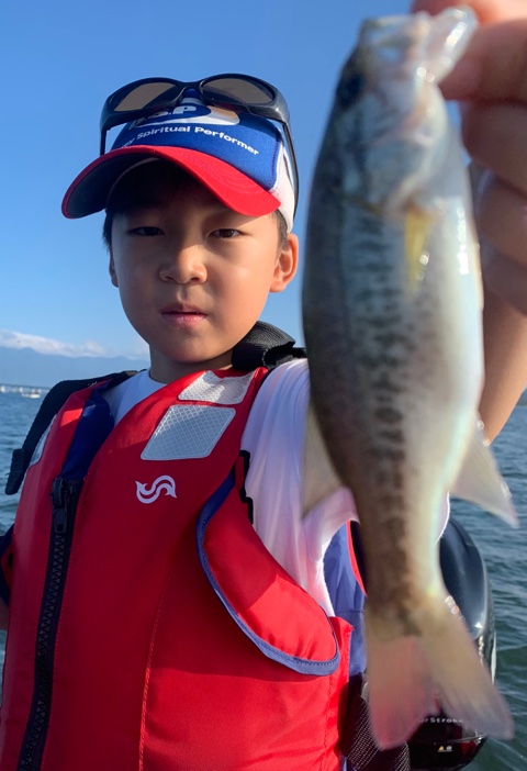 9月16日琵琶湖ガイドは今日もジャスターフィッシュ2.5カルティバスイングヘッド0.9ｇスイミングで58ｃｍと50ｃｍ他にお子ちゃまタイムで数釣り