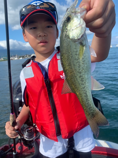 9月16日琵琶湖ガイドは今日もジャスターフィッシュ2.5カルティバスイングヘッド0.9ｇスイミングで58ｃｍと50ｃｍ他にお子ちゃまタイムで数釣り