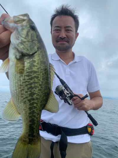 8月13日琵琶湖ガイドはバス釣り始めての釣りガール2人に琵琶湖バスを！GETNETジャスターフィッシュ3.5ダウンショットとレジットデザインワイルドサイドST65Lで沢山キャッチ！