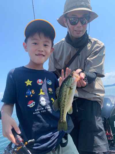 7月23日琵琶湖ガイドはMさん親子が1年ぶりにGETNETジャスターフィッシュ3.5DSで52cm49cm他をキャッチして夏を満喫！