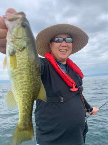 7月25日琵琶湖ガイド（1日遅れ更新）は違う魚に苦戦しながらもワイワイと夏の琵琶湖を満喫