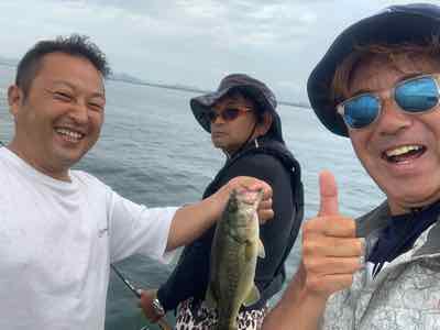 7月28日琵琶湖ガイドは2艇で4名様を合同ガイドでワイワイ楽しく釣って来ました！