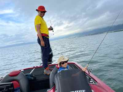 9月18日琵琶湖ガイドはアメニモマケズT君初めての琵琶湖でバスを釣る！
