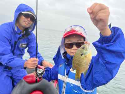 9月18日琵琶湖ガイドはアメニモマケズT君初めての琵琶湖でバスを釣る！